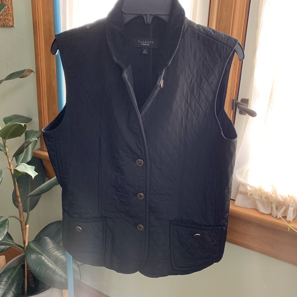 Talbots black quilted vest with brass buttons size medium in EUC